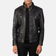 
Darren Black Leather Biker Jacket - Vista lateral mostrando el corte ergonómico de mangas