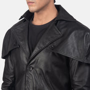 Detalle de cerca of Classic Collar &amp; Buttons + Belt Hardware on Men's Deux Negro Leather Duster para Hombre