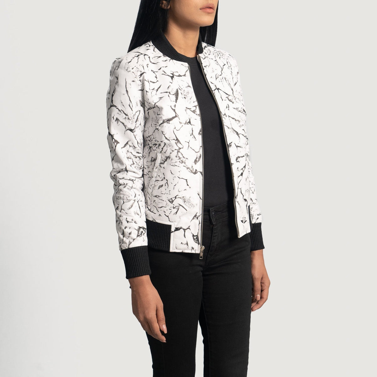 White Sheepskin Dip &amp;Amp; Dye Bomber Jacket - Vista trasera con ajuste entallado en hombros y bajo impecable