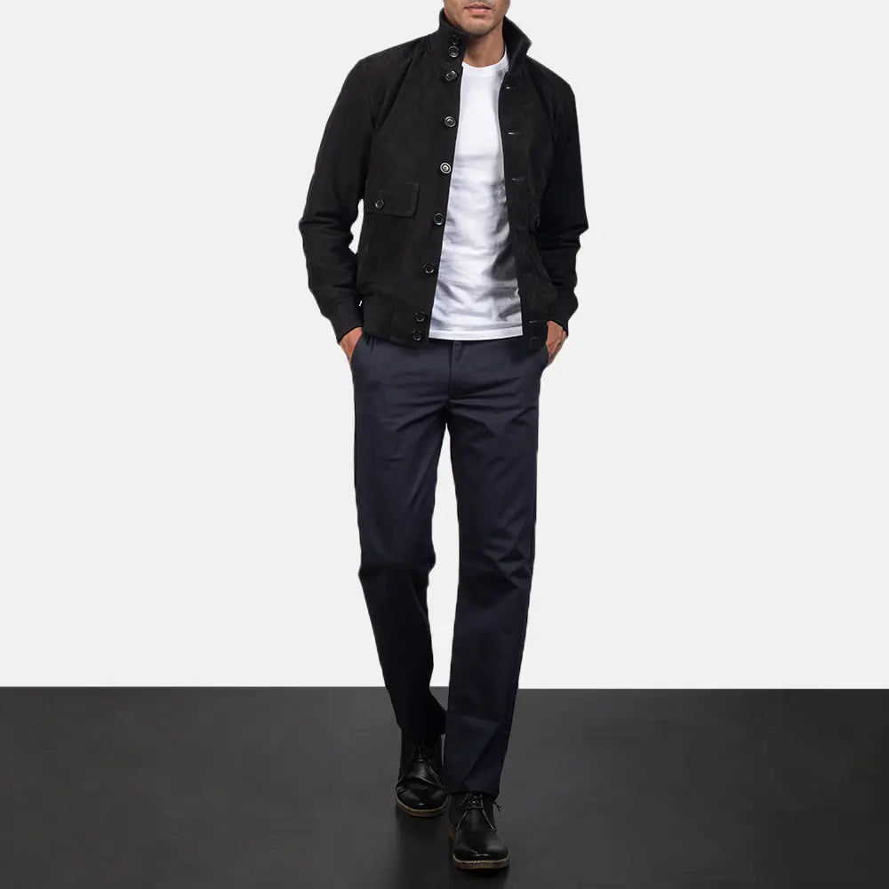 Detalle de cerca of Knit Rib &amp; Button Hardware on Men's Eaton Brown Suede Bomber Jacket