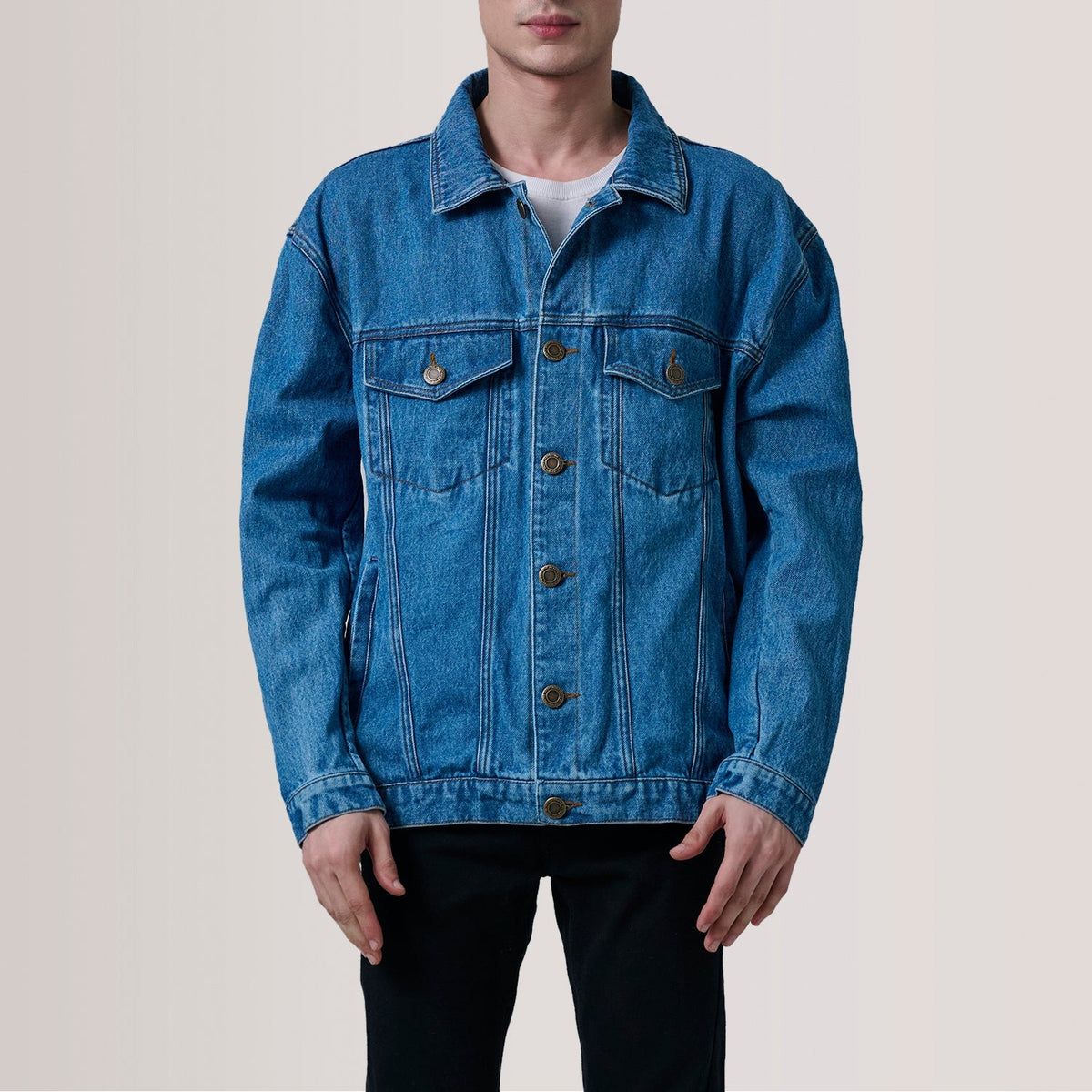 
Dark Blue Full-Grain leather Jacket - Vista posterior con hombros definidos y bajo impecable