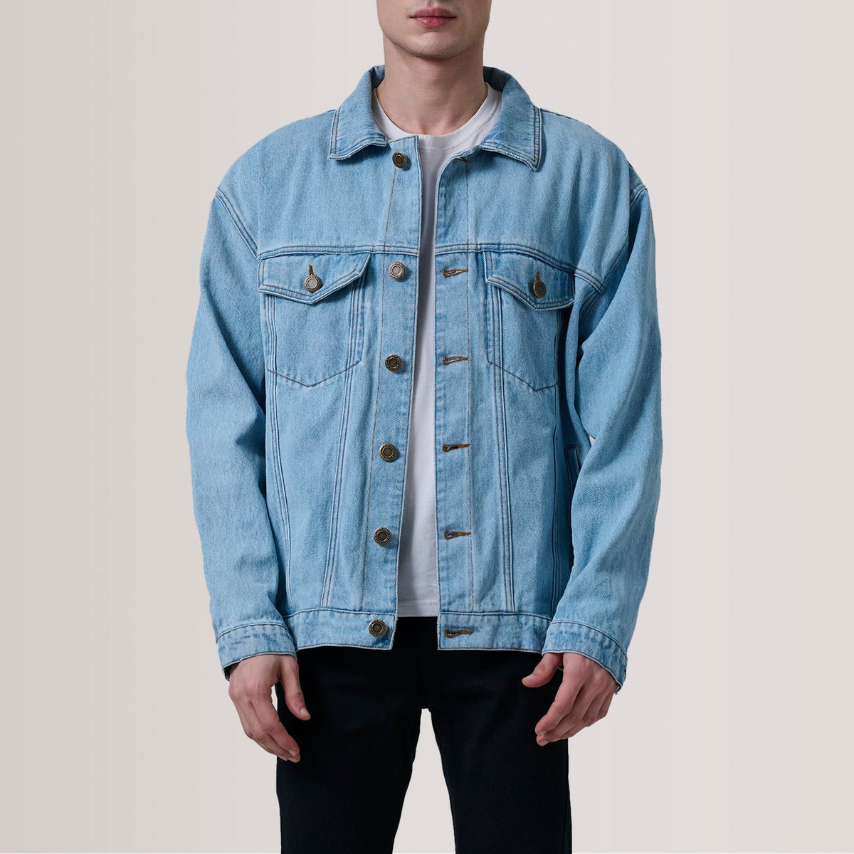 Eddie Light Azul Oversized Denim Trucker Chaqueta de Cuero para Hombre For Men in Light Blue Full-Grain Leather - Vista frontal y silueta a medida | Comprar online