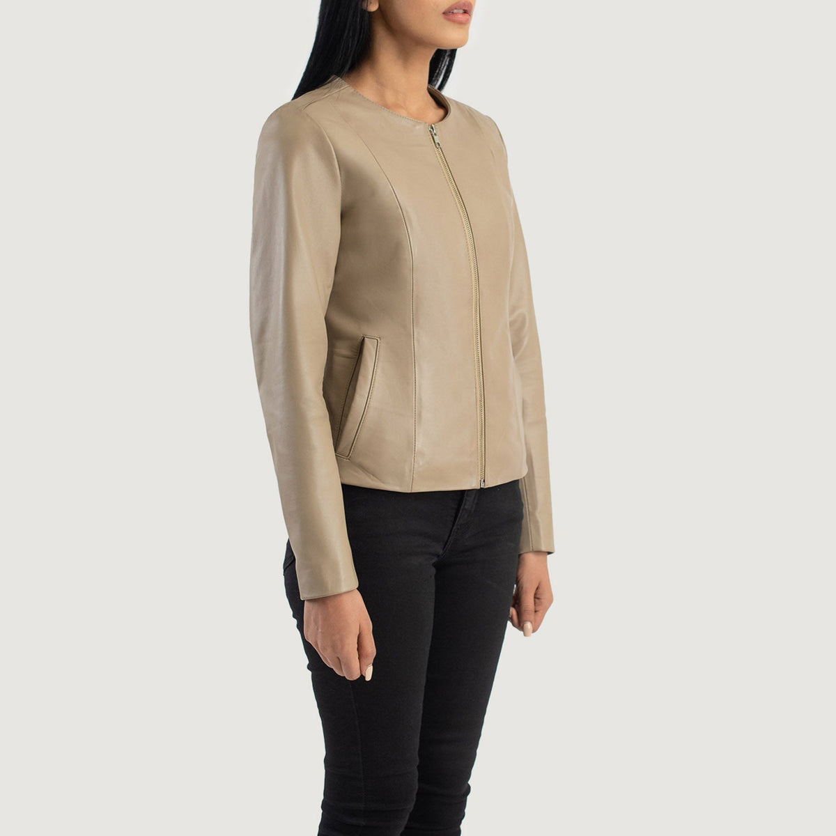 Beige Sheepskin Leather Biker Jacket - Vista trasera con ajuste entallado en hombros y bajo impecable