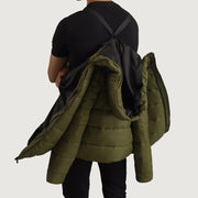 
Vista de detalle of Classic Collar & Zipper With Wind Flap Hardware on Erico Verde Hooded Puffer Chaqueta de Cuero para Hombre