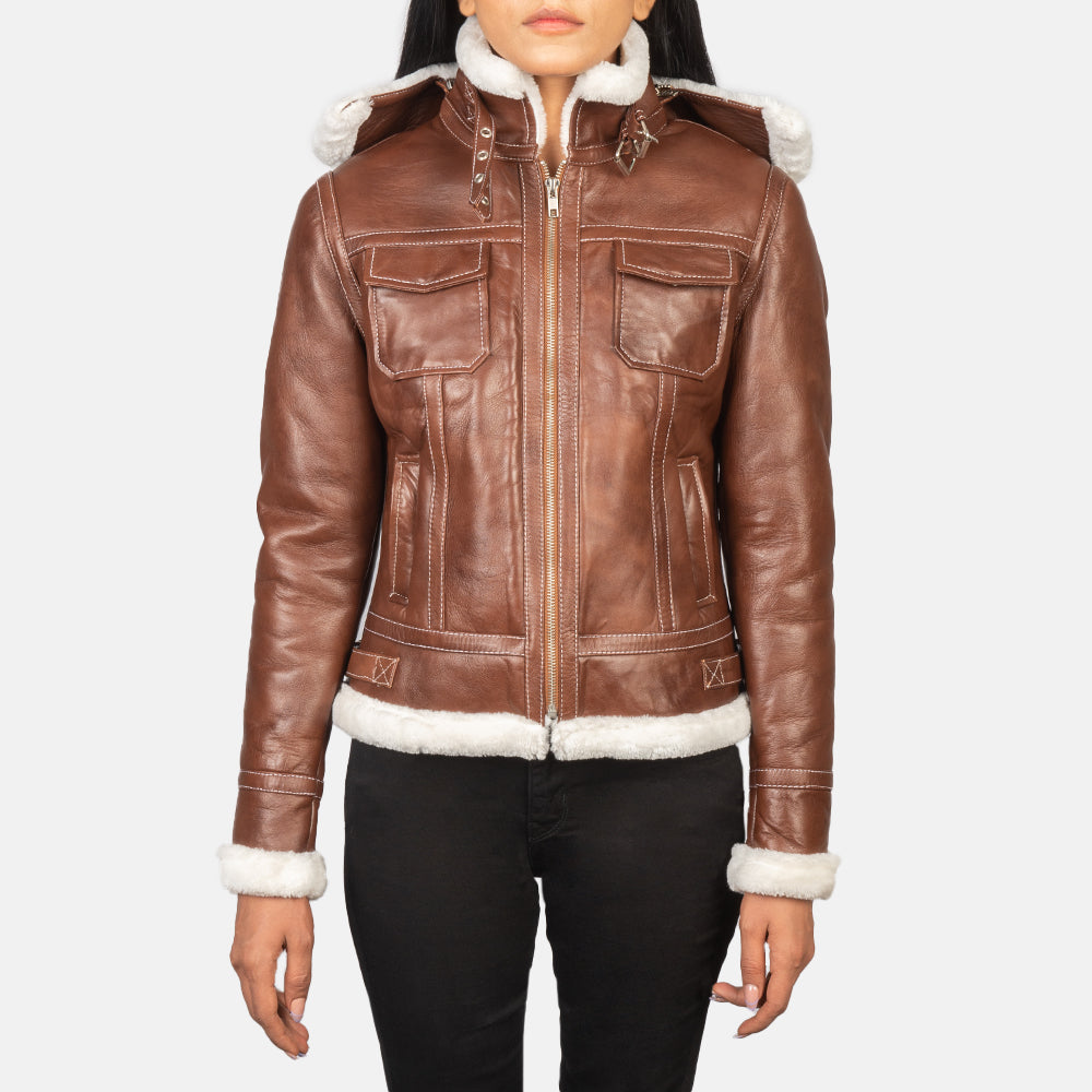 
Fiona Brown Hooded Shearling Leather Jacket in Brown Sheepskin Snuffed - Vista frontal y silueta entallada | Comprar online