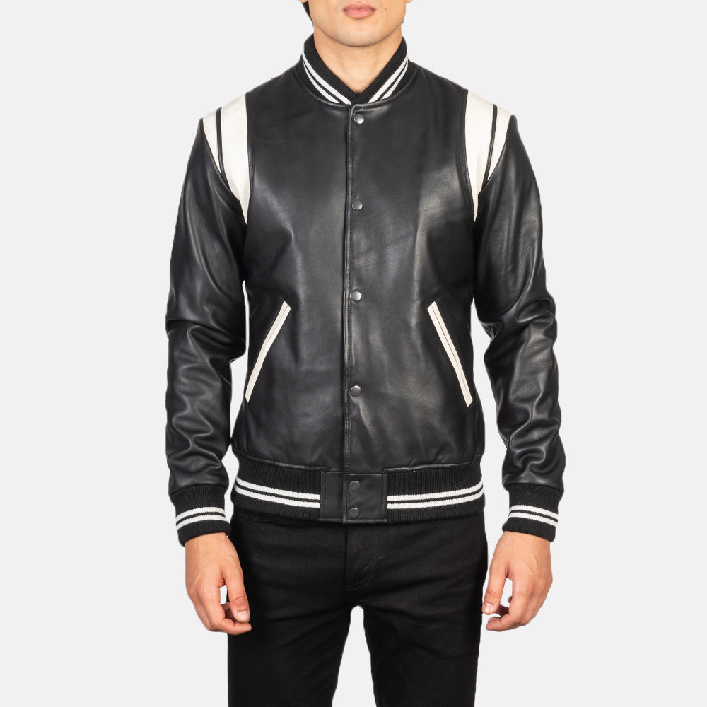 Detalle de cerca of Varsity &amp; Snap Buttons Hardware on Men's Dantee Black Leather Varsity Jacket