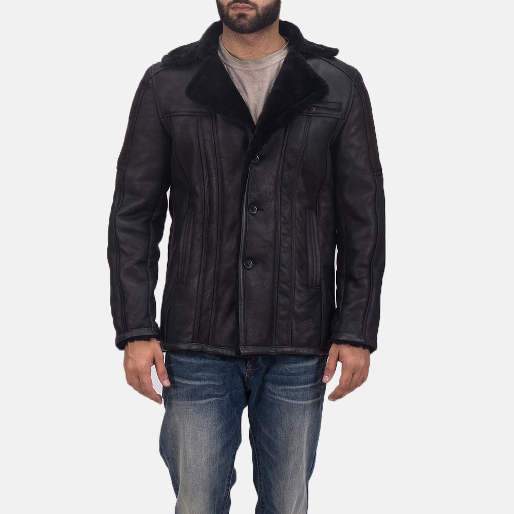 Men's Furcliff Double Face Shearling Abrigo de Cuero para Hombre - Vista de perfil lateral con corte ergonómico de manga