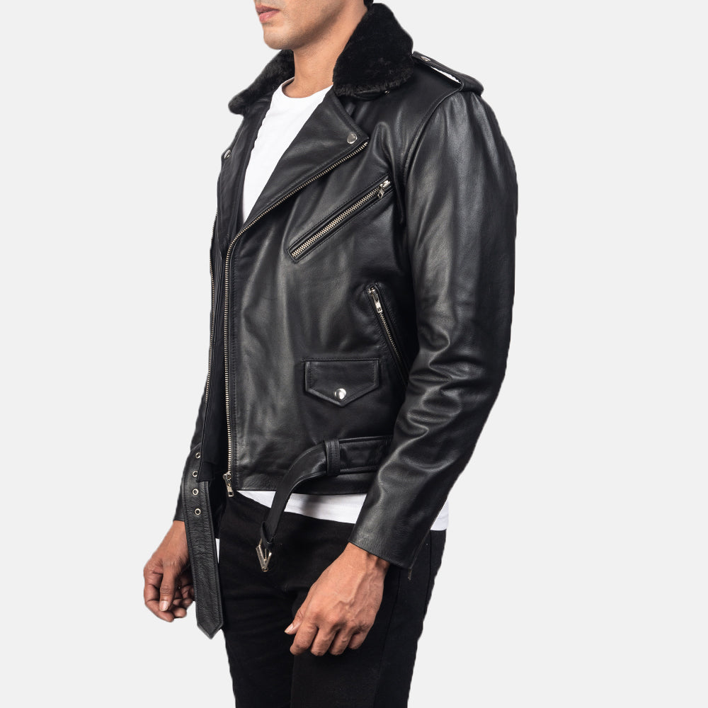 
Black Cowhide Leather Biker Jacket - Vista posterior con hombros definidos y bajo impecable