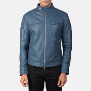 Men's Gatsby Quilted Blue Leather Biker Jacket - Vista de perfil lateral con corte ergonómico de manga
