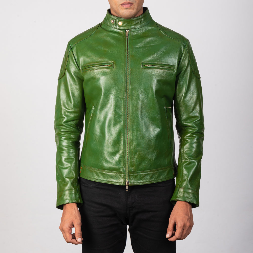 Men's Gatsby Quilted Green Leather Biker Jacket - Vista de perfil lateral con corte ergonómico de manga