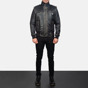 Detalle de cerca of High neck &amp; Zipper Hardware on Glen Street Negro Cazadora Bomber de Cuero para Hombre