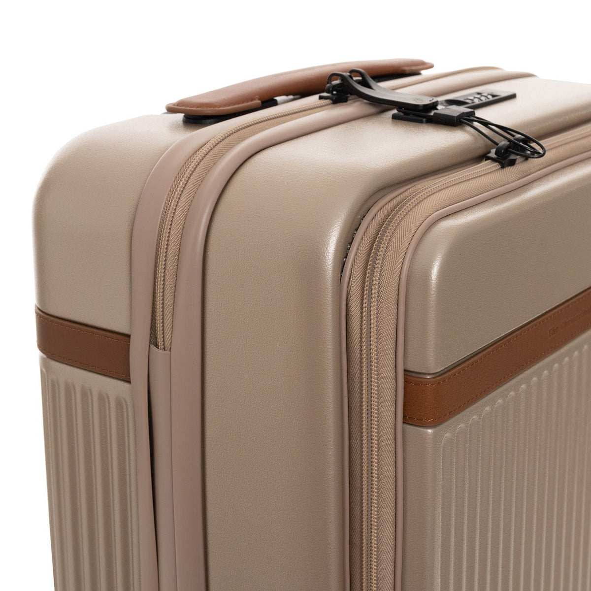 
Tailored Rib Cuffs & Hem Craftsmanship Construction Detail on Hand Luggage Suitcase Front Pocket Zuna para Mujer para Mujer