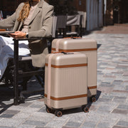 
Vista de detalle of Classic Collar & Heavy-Duty Zipper Hardware on Hand Luggage Suitcase Zuna para Mujer para Mujer