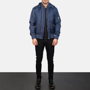 
Blue Hooded Bomber Jacket - Vista lateral mostrando el corte ergonómico de mangas