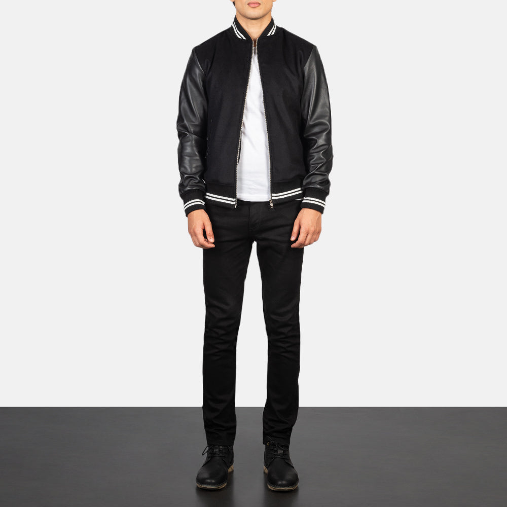 Detalle de cerca of Knit Rib &amp; zipper Hardware on Harrison Negro Hybrid Varsity Chaqueta de Cuero para Hombre