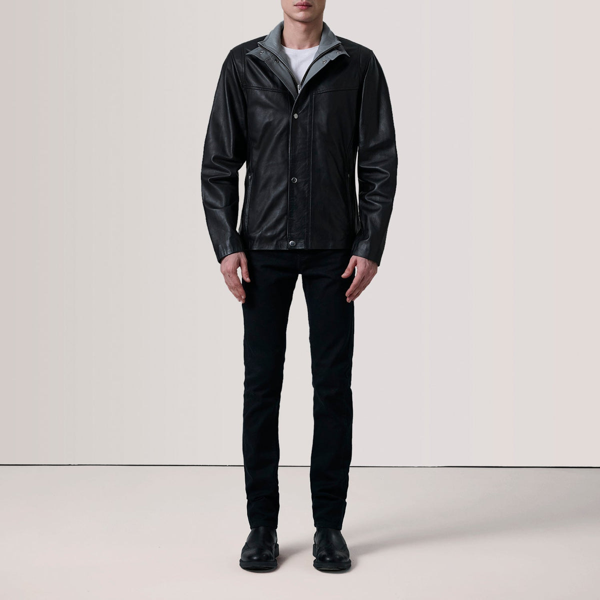 Grey Goatskin Suede Biker Jacket - Vista trasera con ajuste entallado en hombros y bajo impecable