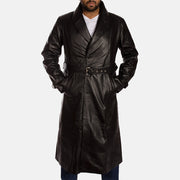 
Black Cowhide Leather Trench Coat - Vista posterior con hombros definidos y bajo impecable