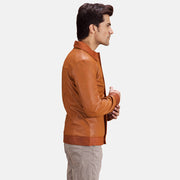 
Hubert Tostado Marrón Chaqueta de Cuero para Hombre - Vista lateral mostrando el corte ergonómico de mangas