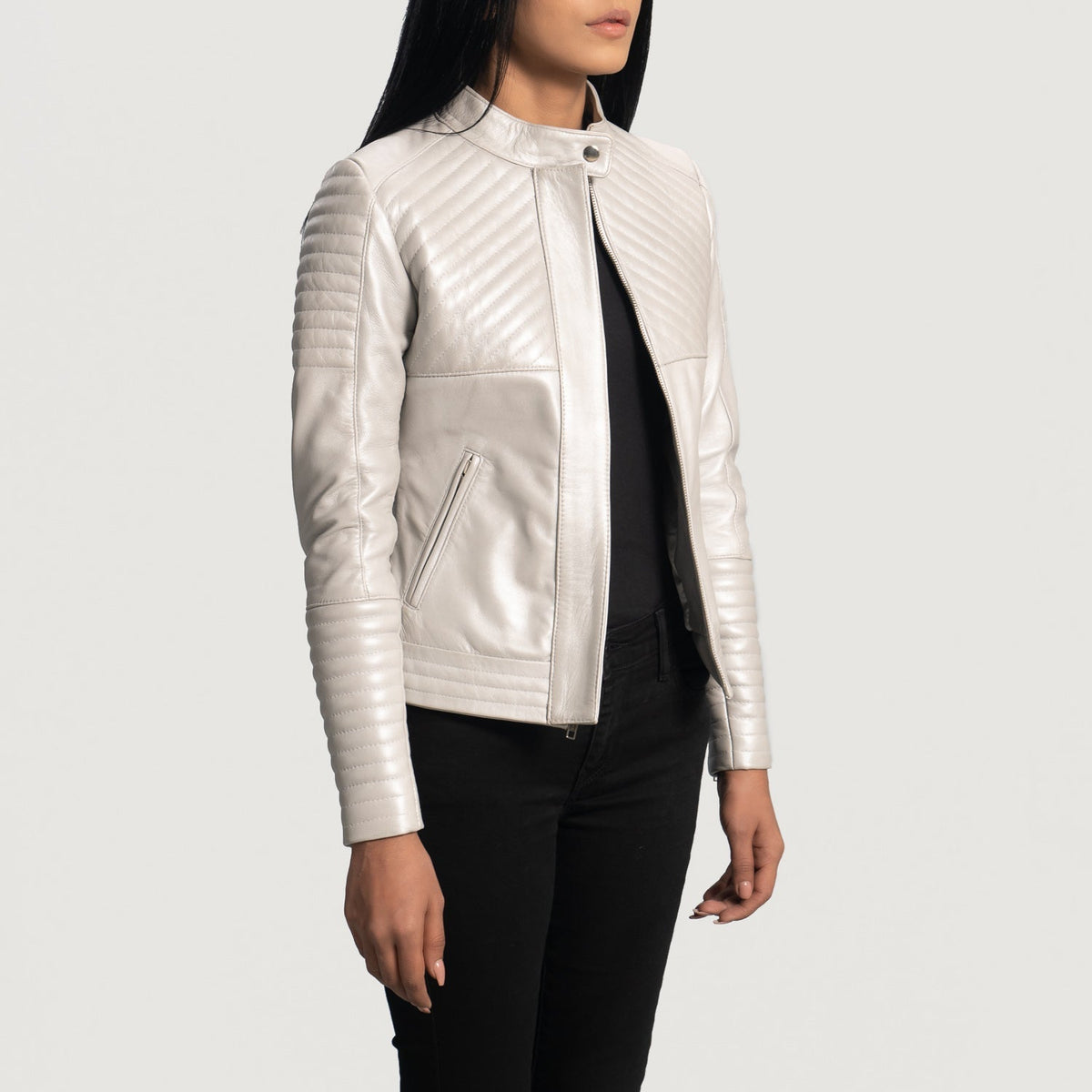 Nexi Acolchado Chaqueta de Cuero para Mujer - Vista posterior con hombros definidos y bajo impecable