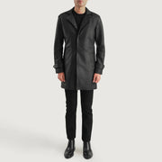 Infinity Black Leather Coat - Vista de perfil lateral con corte ergonómico de manga
