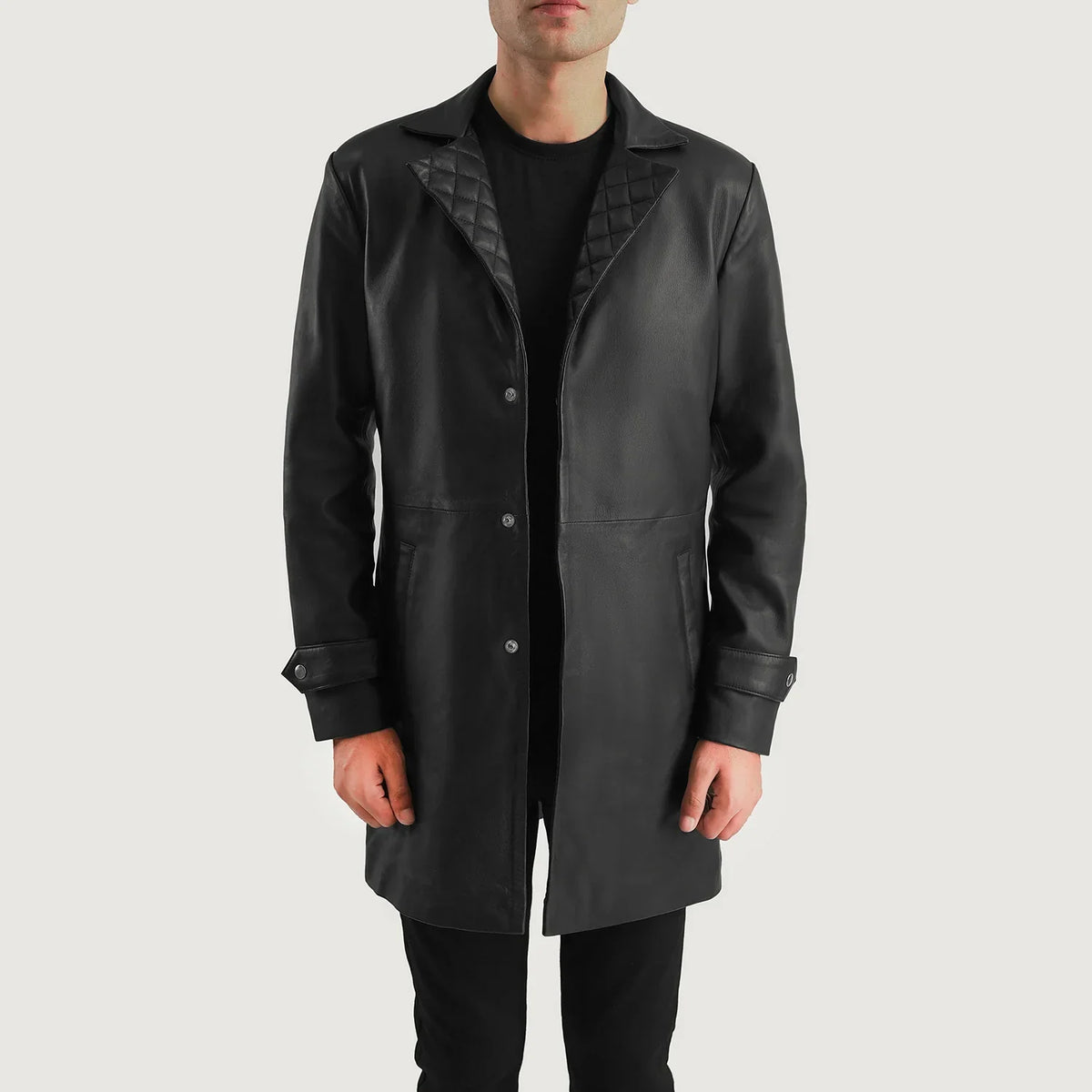 Detalle de cerca of Notch &amp; Snap Button Hardware on Infinity Black Leather Coat