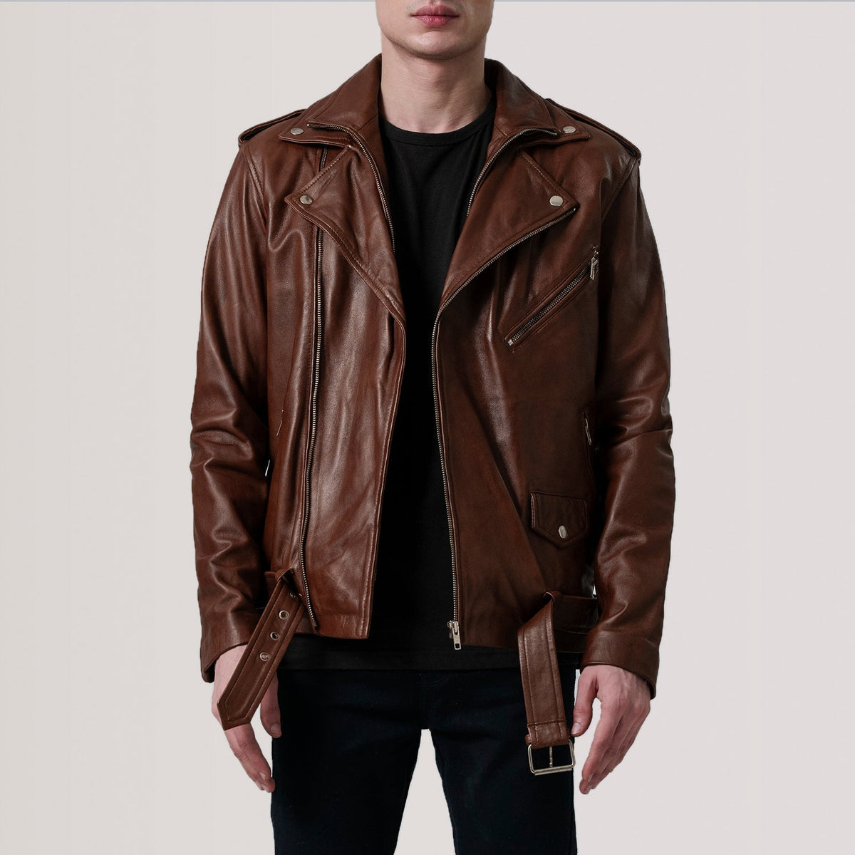 
Kole Waxed Marrón Leather Double Rider Chaqueta de Cuero para Hombre in Distressed Brown Sheepskin Burnished - Vista frontal y silueta entallada | Comprar online
