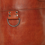 Detalle de cerca of Classic Collar &amp; Heavy-Duty Zipper Hardware on Leather Apron Churrasco para Mujer