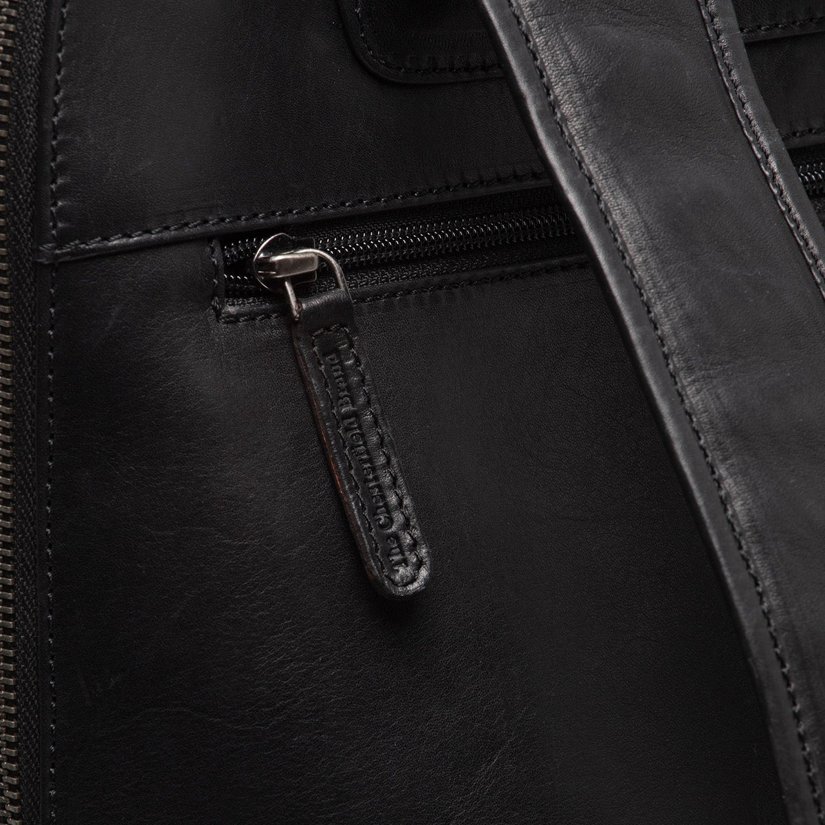 Vista interior Showing Dedicated Padded Laptop Sleeve &amp; Multi-Compartment Organization