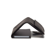 
Solid Antique Brass Hardware & Heavy-Duty Dual Zipper Detail on Frankfurt Cuero Flor Integral Tarjetero
