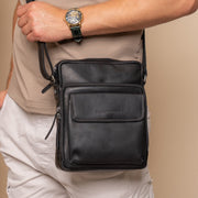 
Classic 100% Full-Grain leather Bag - Perspectiva trasera con correas de cuero reforzadas