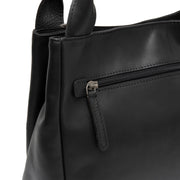 
Vista de detalle of Classic Collar & Heavy-Duty Zipper Hardware on Tenara Bolso de mano de cuero flor