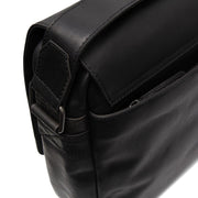 Solid Antique Brass Hardware &amp; Heavy-Duty Dual Zipper Detail on Richard Full-Grain Leather Laptop Bag para Hombre