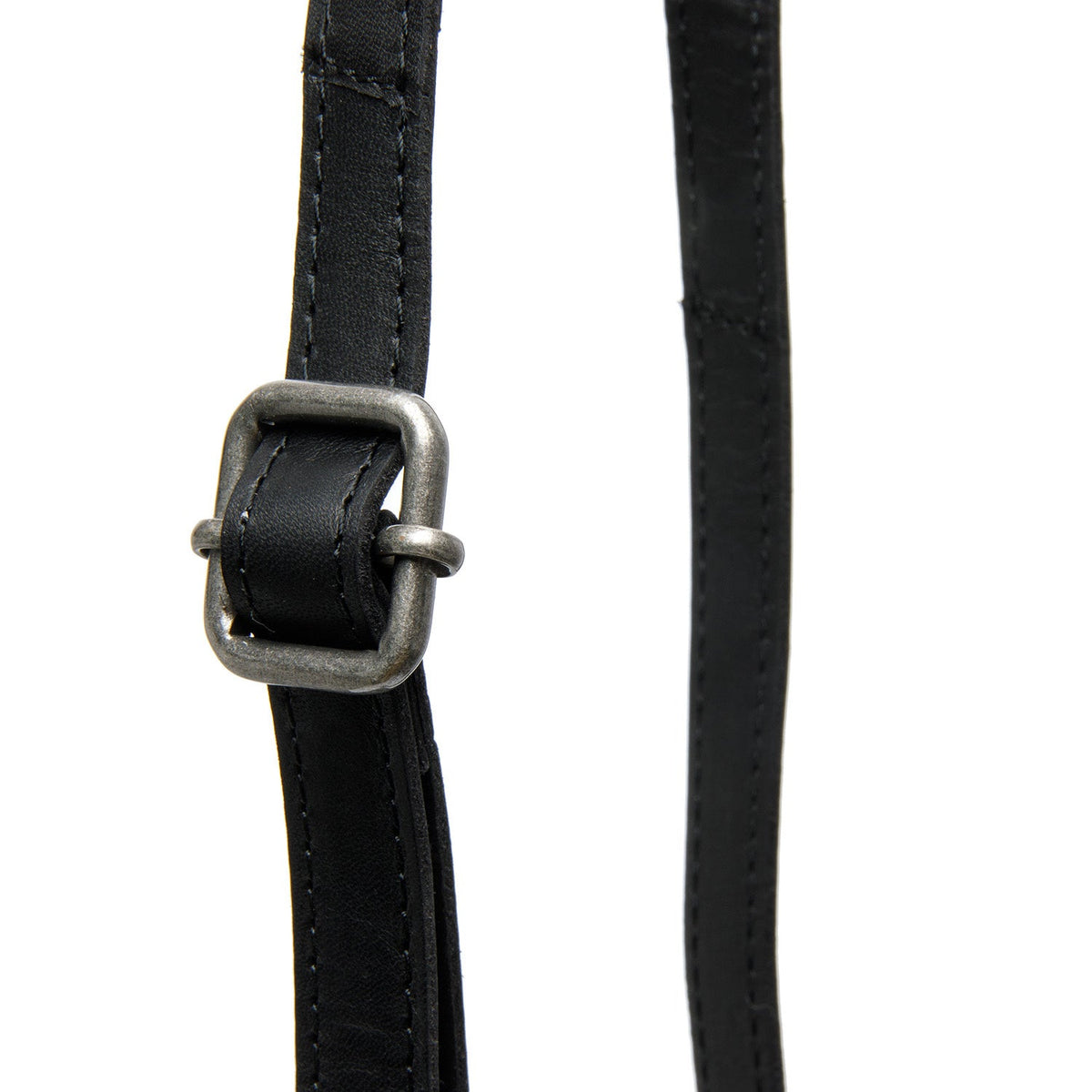
Tailored Rib Cuffs & Hem Craftsmanship Construction Detail on Langley Cuero Flor Integral Phone Bag