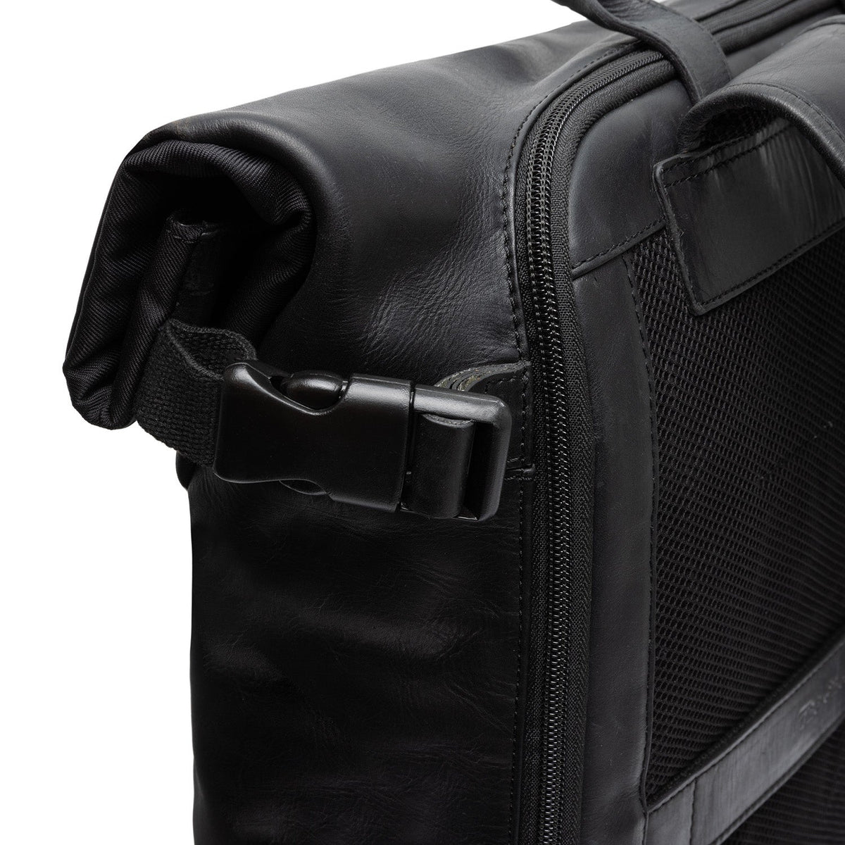 Solid Antique Brass Hardware &amp; Heavy-Duty Dual Zipper Detail on Bornholm Full-Grain Leather Roll-top Backpack para Mujer