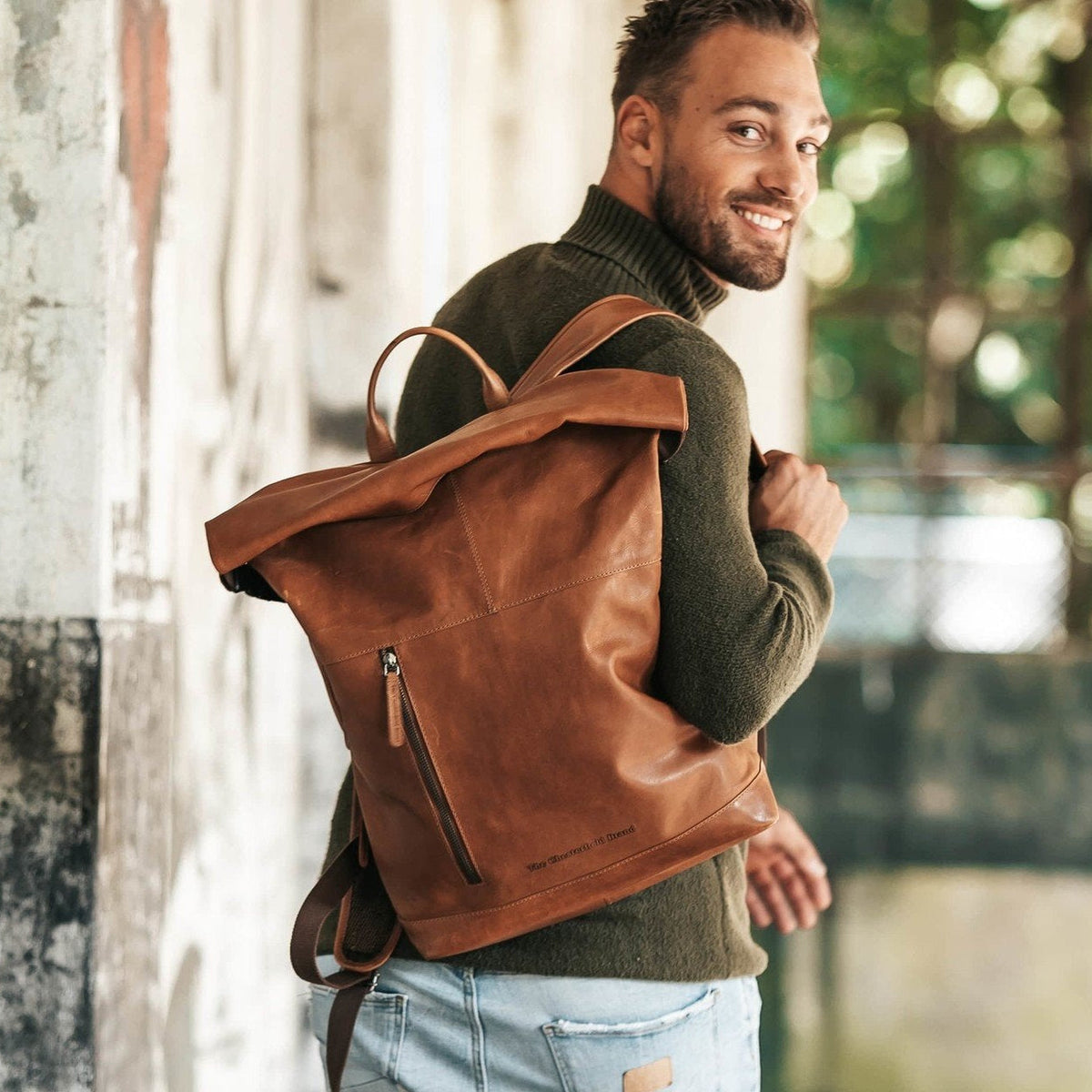 Liverpool Full-Grain Leather Roll-top Backpack para Mujer – Vista alternativa del producto 2