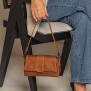 
Clifden Bolso de hombro de cuero flor – alternate product view 2