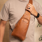 Leather Sling Bag Bowey para Mujer – Vista alternativa del producto 3