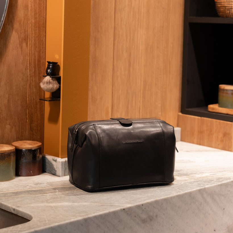Biassa Full-Grain Leather Toiletry Bag para Mujer