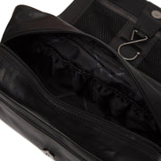 
Vista interior Showing Quilted Viscose Lining & Dos bolsillos interiores de utilidad
