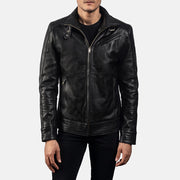 Detalle de cerca of High neck with Belt &amp; Zipper Hardware on Men's Legacy Negro Chaqueta Biker de Cuero para Hombre