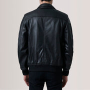 Detalle de cerca of Classic Collar &amp; Zipper Hardware on Lester Marrón Suede Cazadora Bomber de Cuero para Hombre For Men
