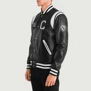 
Liberte California Negro Leather Varsity Chaqueta de Cuero para Hombre - Vista posterior con hombros definidos y bajo impecable