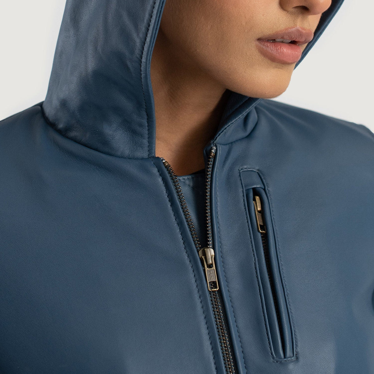 
Vista interior Showing Fully Fleece Lined & Dos bolsillos interiores de utilidad