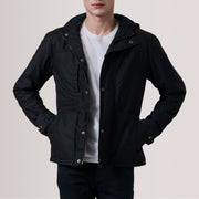 
Marlo Negro Canvas Hooded Work Chaqueta de Cuero para Hombre For Men in Black Waxed Cotton Canvas - Vista frontal y silueta entallada | Comprar online