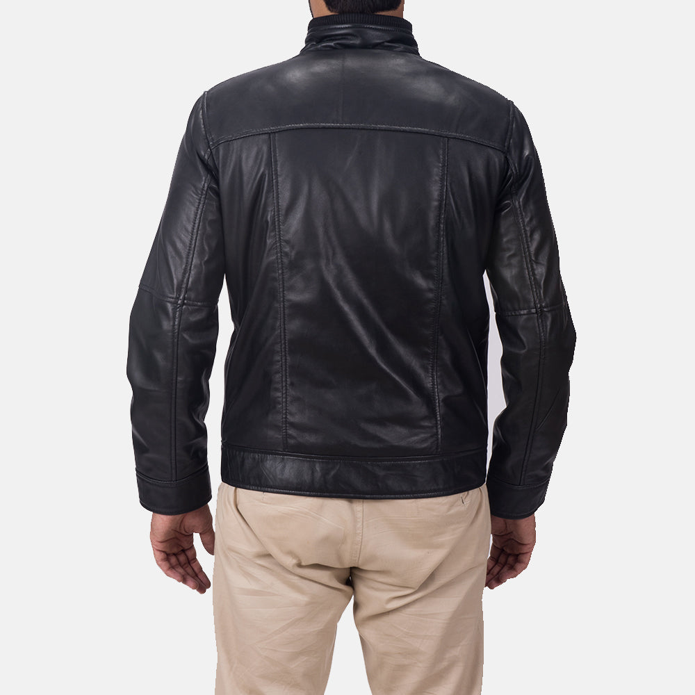 Detalle de cerca of Band &amp; Zipper Hardware on Maurice Negro Chaqueta de Cuero para Hombre