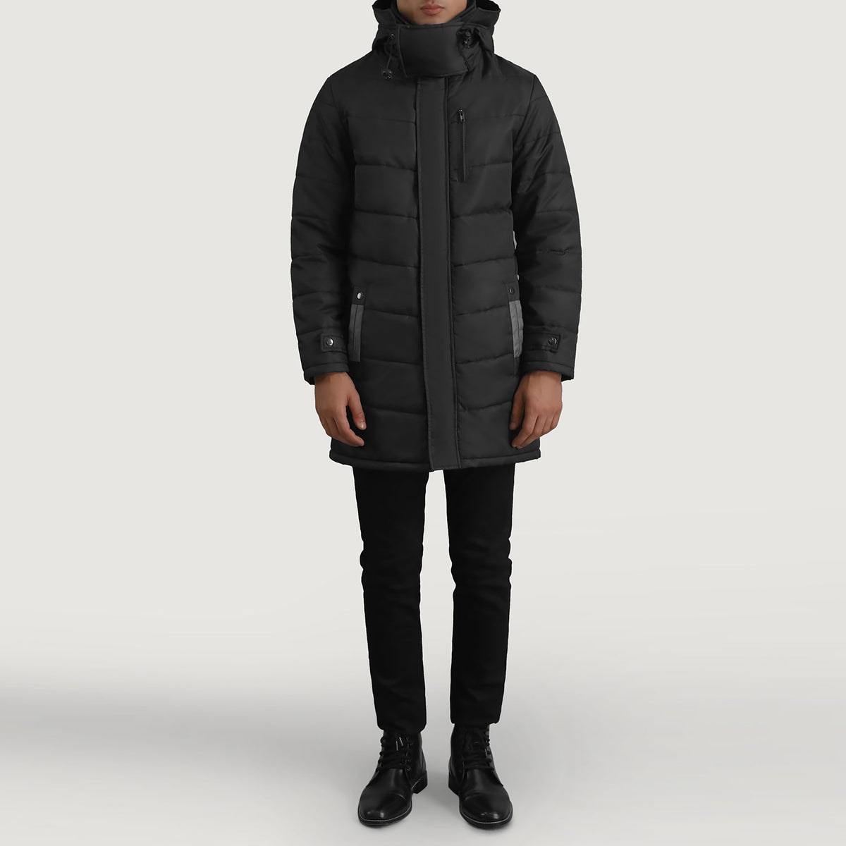 
Moore Negro Hooded Parka para Hombre - Vista lateral mostrando el corte ergonómico de mangas
