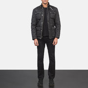 Men's Nelson Acolchado Negro Windbreaker Chaqueta de Cuero para Hombre - Vista de perfil lateral con corte ergonómico de manga