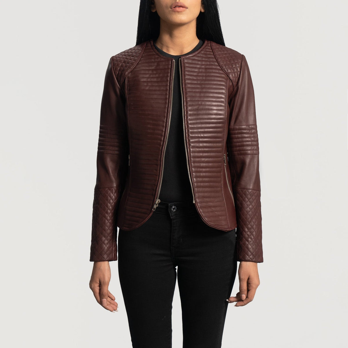 
Nexi Acolchado Chaqueta de Cuero para Mujer - Vista lateral mostrando el corte ergonómico de mangas