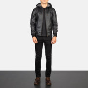 
Nintenzo Black Hooded Leather Jacket - Vista lateral mostrando el corte ergonómico de mangas