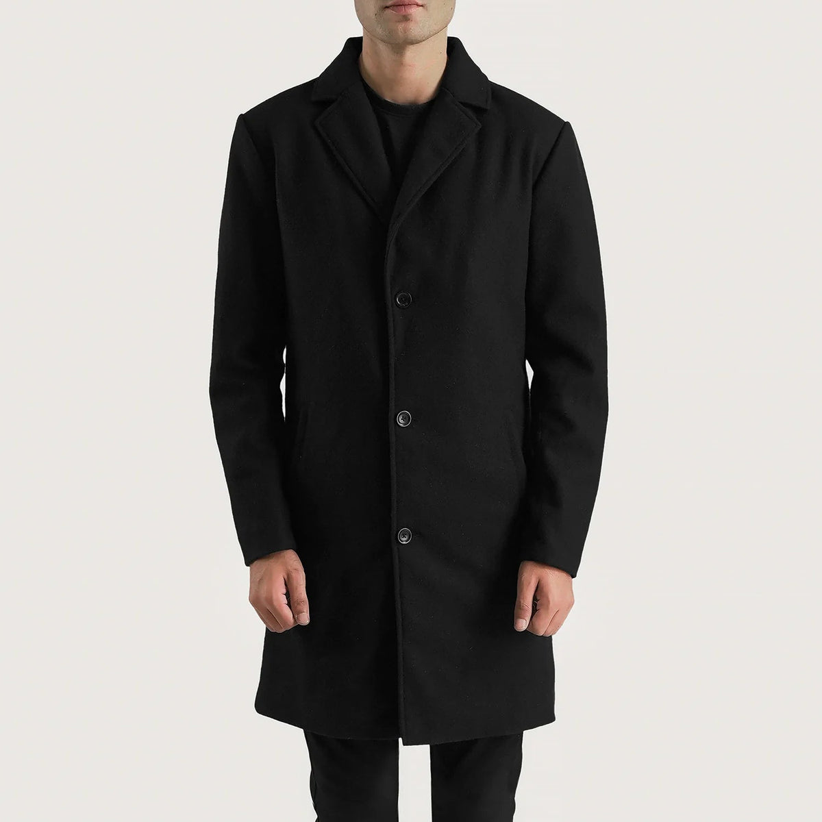 Detalle de cerca of Notch &amp; Button Hardware on Petrillo Black Wool Single Breasted Coat